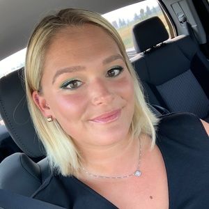 Meet your Posher, Alexandra